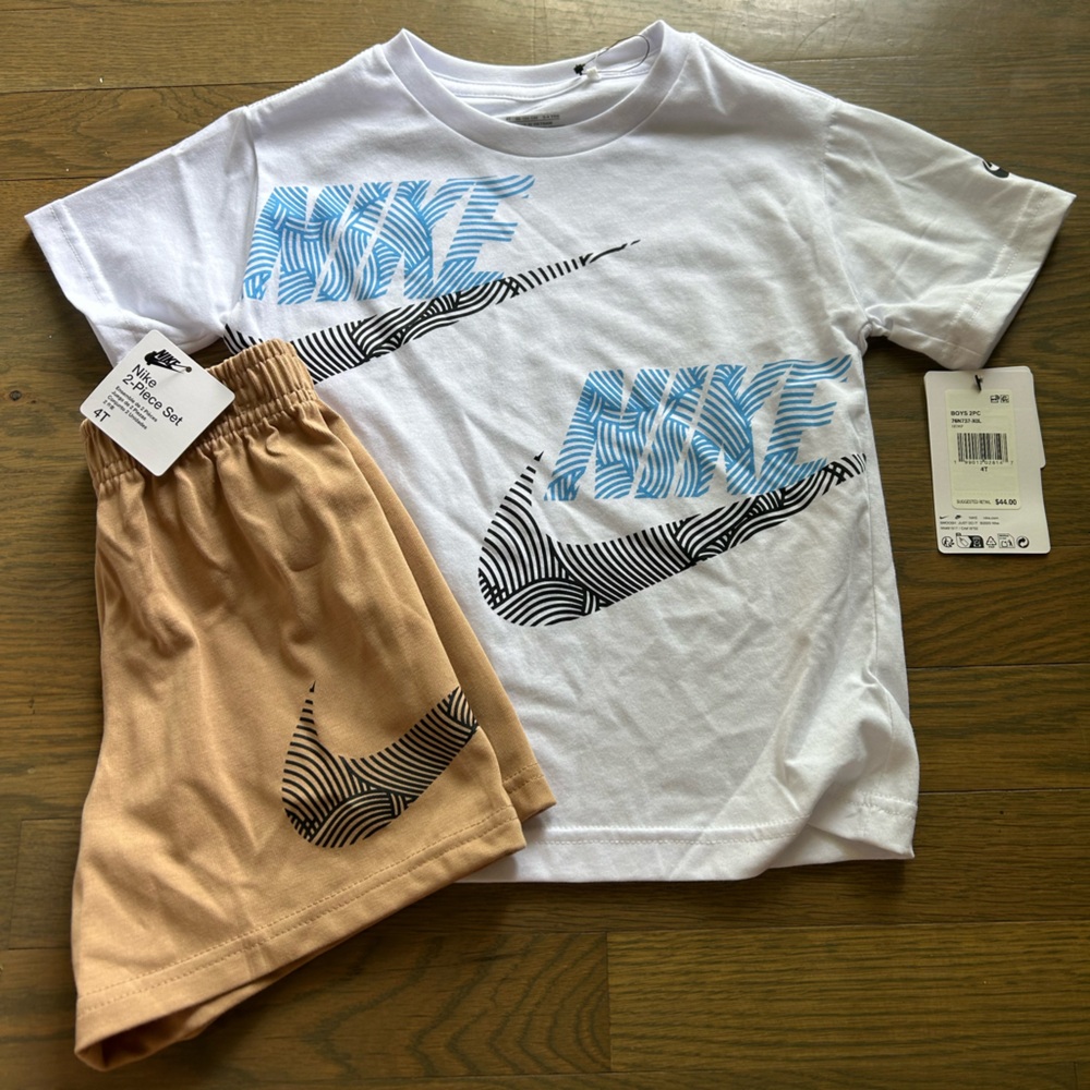 NWT Nike Toddler Set size 4T